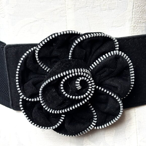 Black Stretch Cinch Belt with Flower outlined in Zipper main image 10